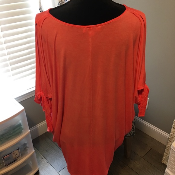 NWT Last 1! Plus Dye Batwing Sleeves Tunic - Picture 5 of 5